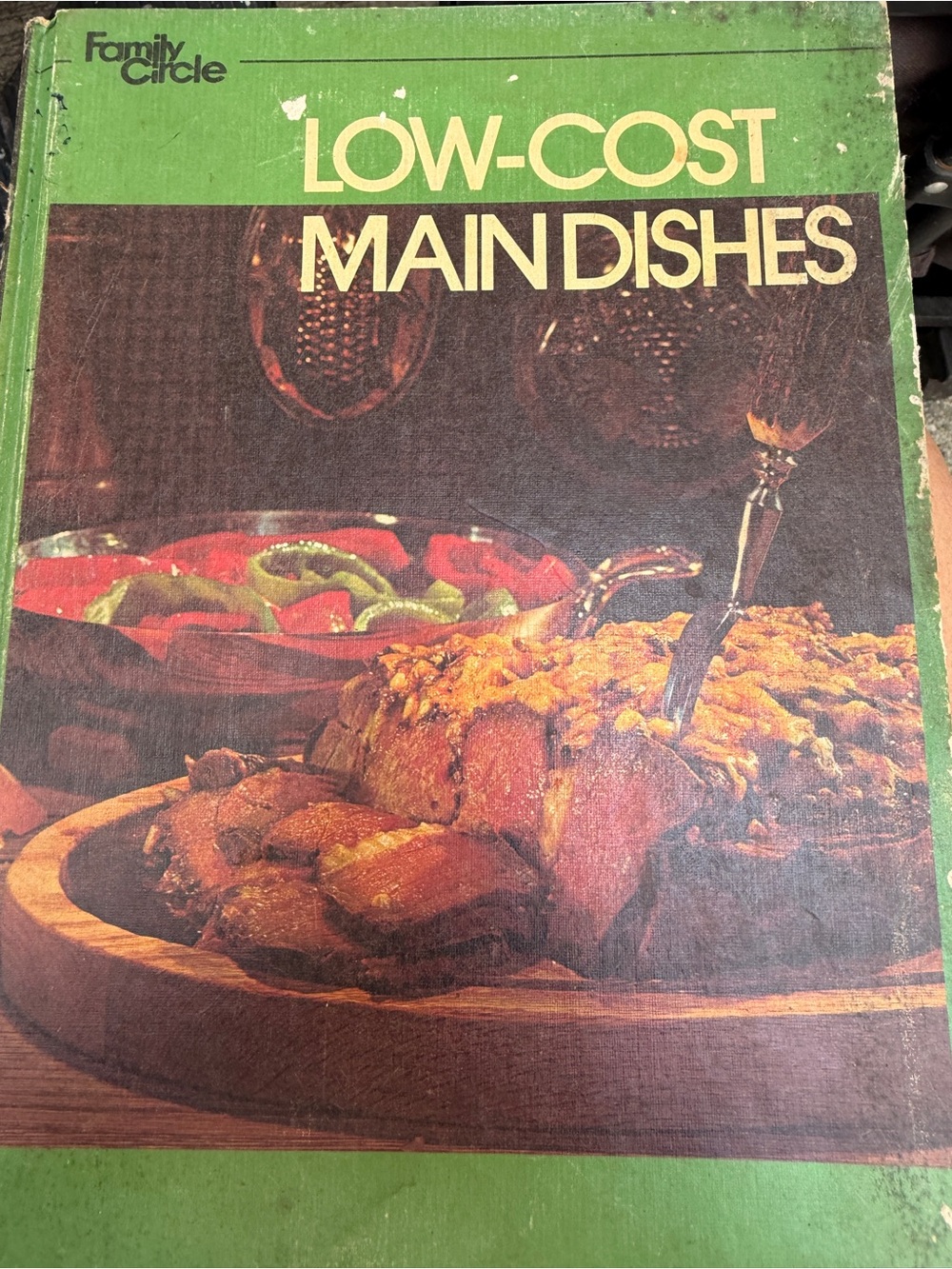 Low-Cost Main Dishes Cookbook - Green Cover